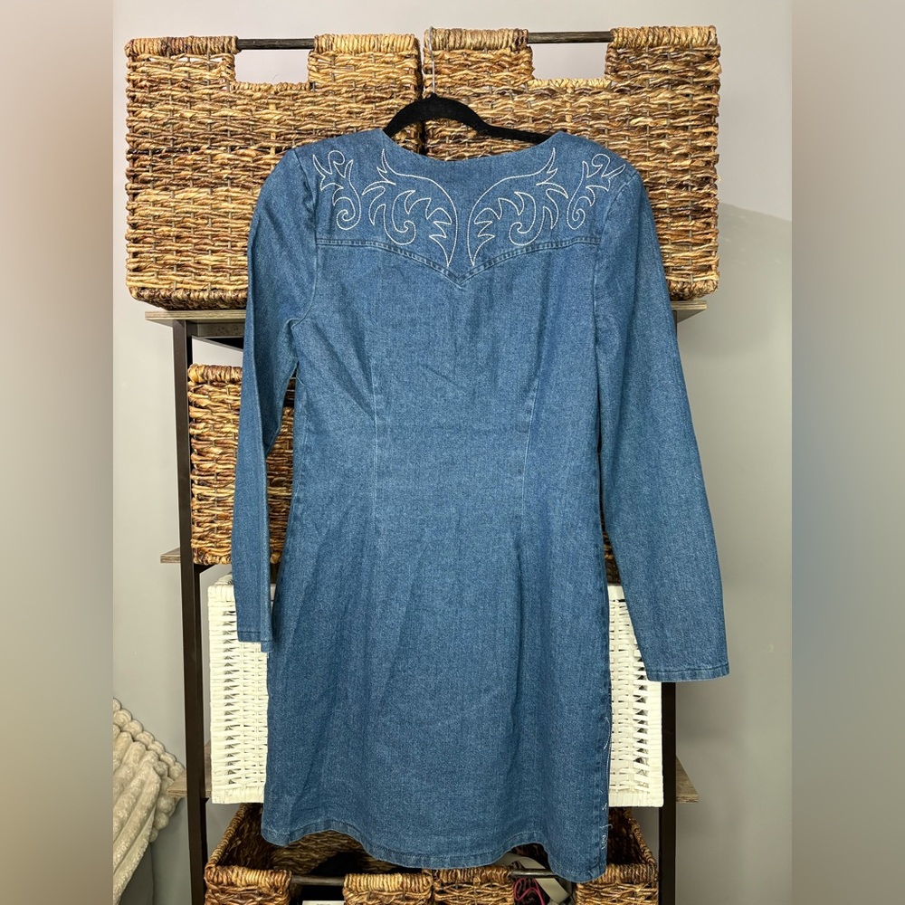 NWT Avec Les Filles western snap up Blue Denim mini Dress Embroidered Design - Picture 7 of 9